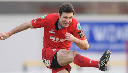 Scarlets fly half Stephen Jones will only be out of action for a fortnight