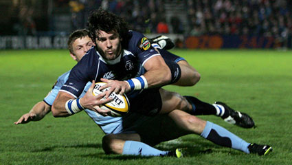 Girvan Dempsey scores for Leinster against the Blues