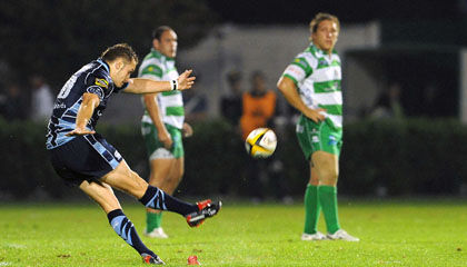 Dan Parks kicks for goal at Stadio di Monigo