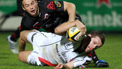 Darren Cave stretches over to score the clinching try