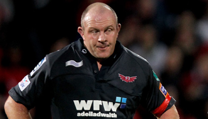 Scarlets' Iestyn Thomas forced to retire through injury