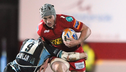 Scarlets centre stage in retaining Welsh talent as Davies signs new deal at Parc