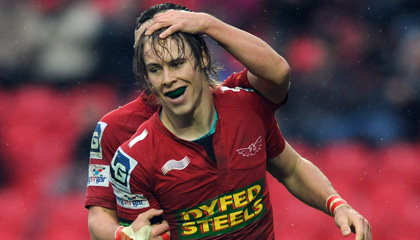 Scarlets secure contract extensions with backline talents Williams & Fenby