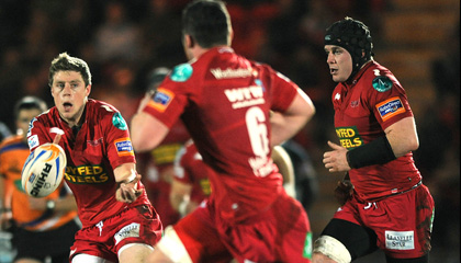 STAR SCARLETS PULL IN THE CROWDS AT END OF SEASON ROADSHOW