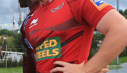 Scarlets push forward with another key signing adding power to front five