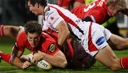 Tim Visser gets over for Edinburgh's only try against Ulster