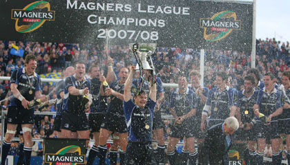 Leinster's Brian O'Driscoll lifts the Magners League trophy