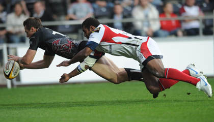 Tommy Bowe scores for the Ospreys against his former club