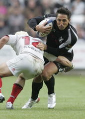 Gavin Henson probes the Ulster defence